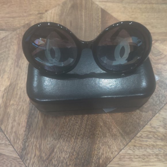Chanel 1993 Black CC Logo Round Lens Sunglasses new $3500 main image 9